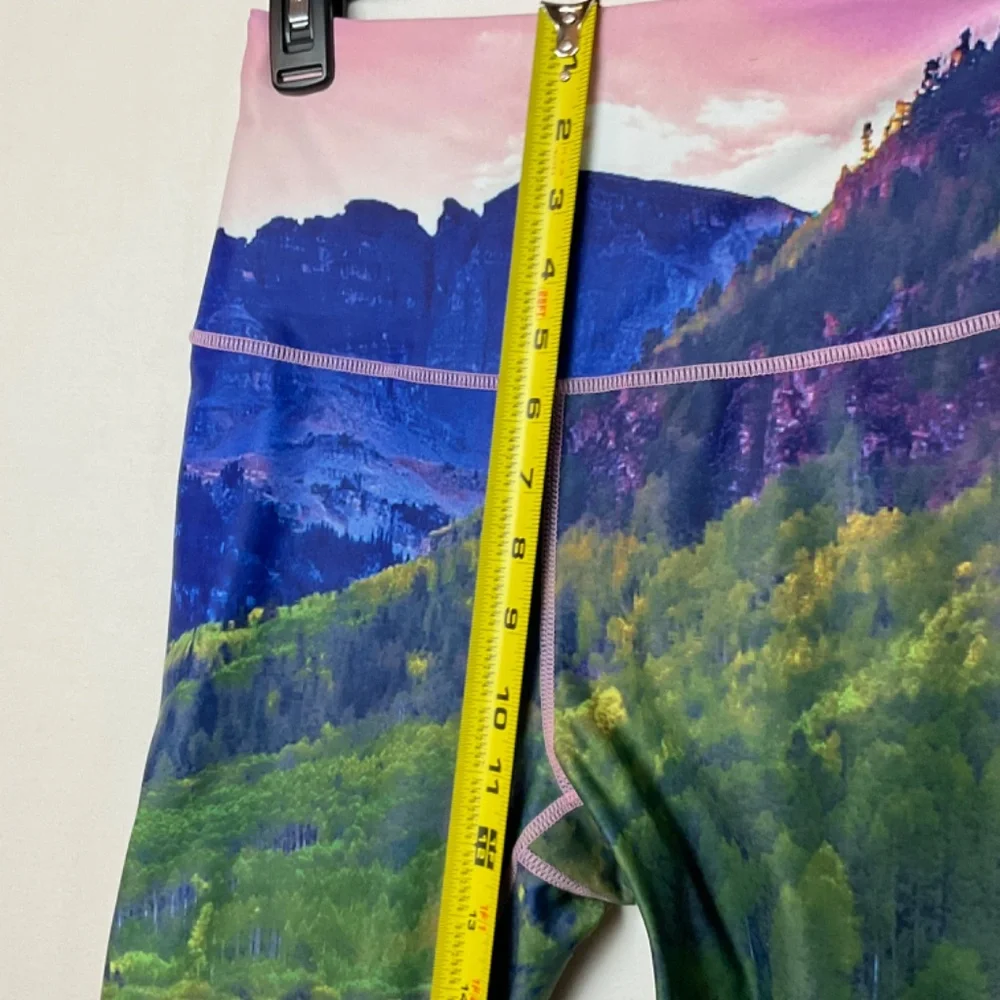 📦⛰️Get Lost leggings sz Small *Coupon Eligible* preowned FREE SHIPPING - Picture 10 of 14